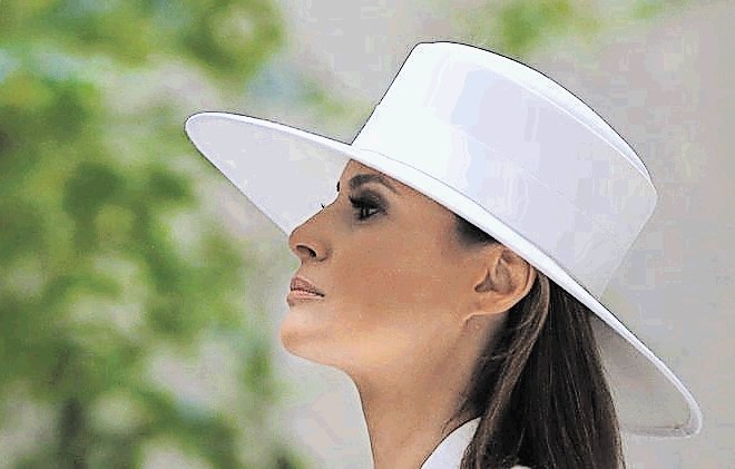 Melania Trump in njen beli klobuk