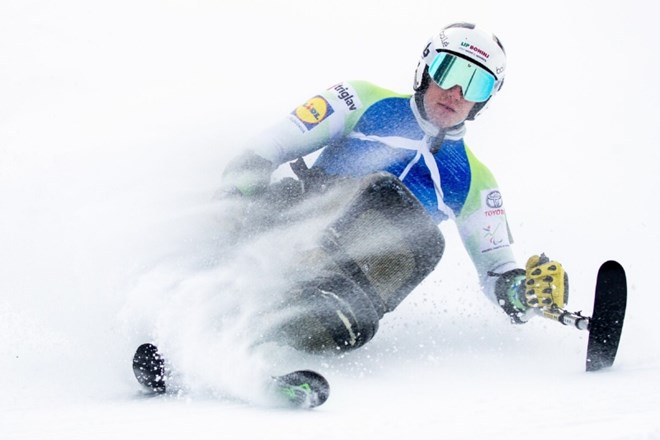 Slovenski parasmučar 21-letni Jernej Slivnik je navdušil na svoji prvi tekmi na svetovnem prvenstvu v Lillehammerju.