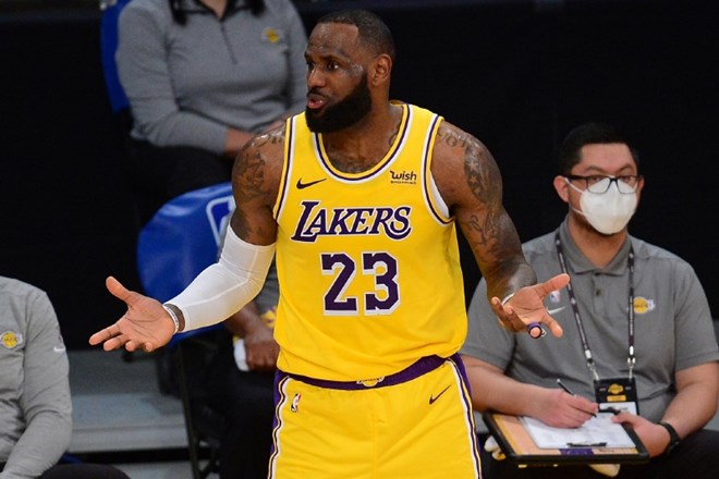 Ameriški košarkarski zvezdnik LeBron James (Los Angeles Lakers) še naprej vodi v glasovanju navijačev za igralce, ki bodo...