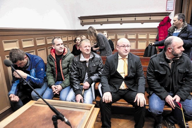 Obtoženi so bili (z leve) Denis Kadirić,  Miha Sakač, Dušan Raj (medtem je že pravnomočno obsojen), Zoran Petrovič in Vojko...