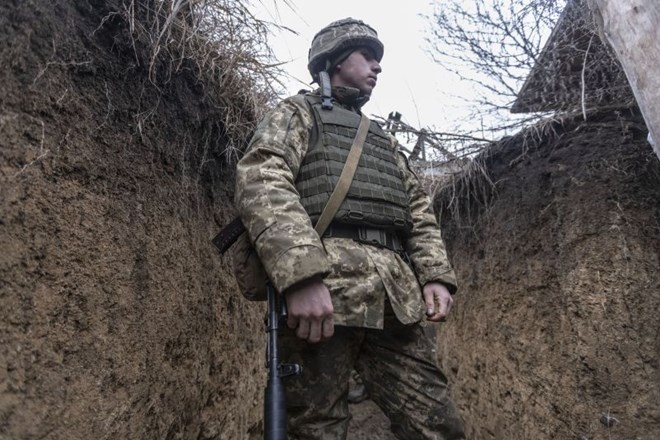 ZDA Ukrajini poslale prvo pošiljko vojaške opreme