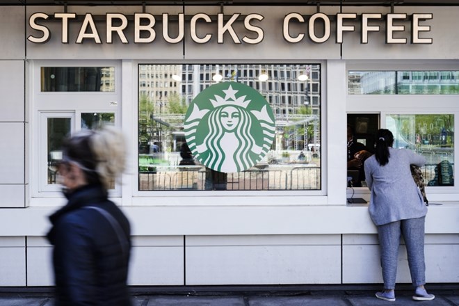 Ameriška veriga kavarn Starbucks je v zadnjem četrtletju lanskega leta, ki za podjetje predstavlja prvo četrtletje novega...