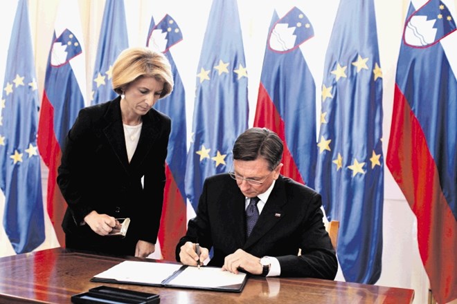 Predsednik republike Borut Pahor bo danes  podpisal odlok o razpustitvi državnega zbora. S tem dejanjem bo omogočil izvedbo...