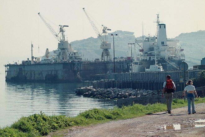 DUTB vladi predlaga prenos nepremičnin Ladjedelnice Izola na državo