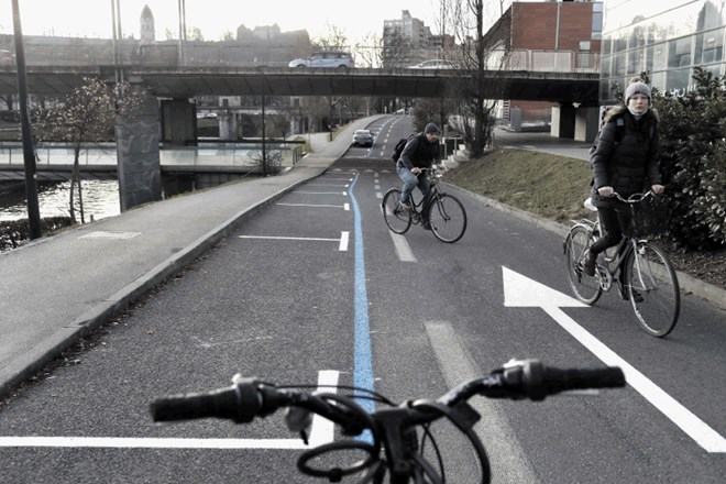 Možnosti za izboljšanje pogojev za kolesarjenje v mestu je kar nekaj, prostor pa bi najlažje našli, če bi ga nekaj vzeli...