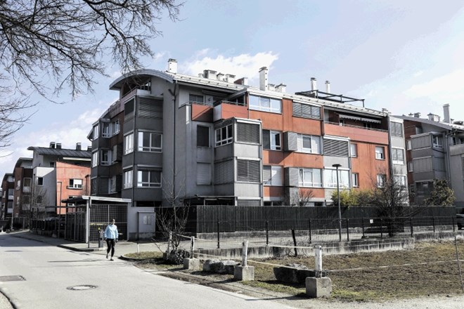 Stanovalce soseske na Marinovševi cesti na Brodu so šokirali visoki stroški električne energije za skupne prostore.