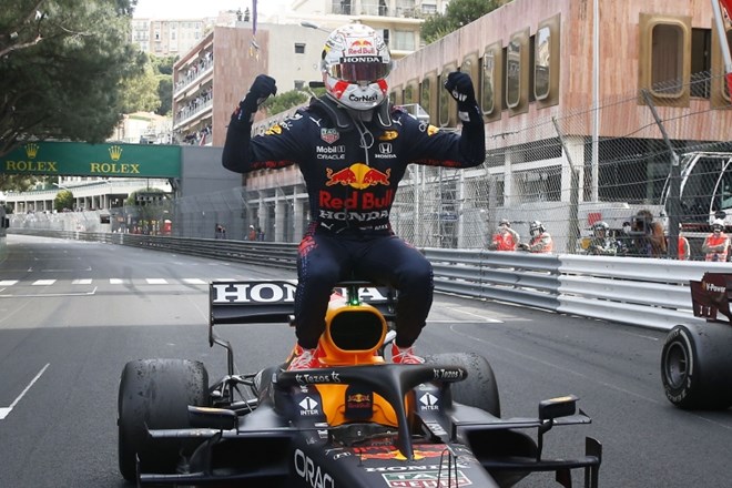 Max Verstappen podaljšal z Red Bullom do 2028