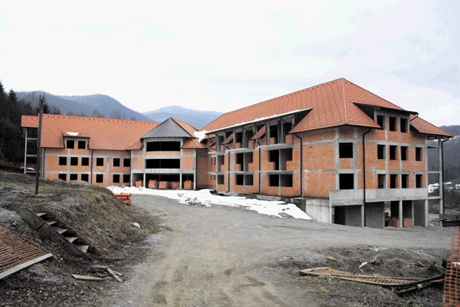 Dom starejših v Osilnici je bil med letoma 2004 in 2007 zgrajen do tretje gradbene faze.