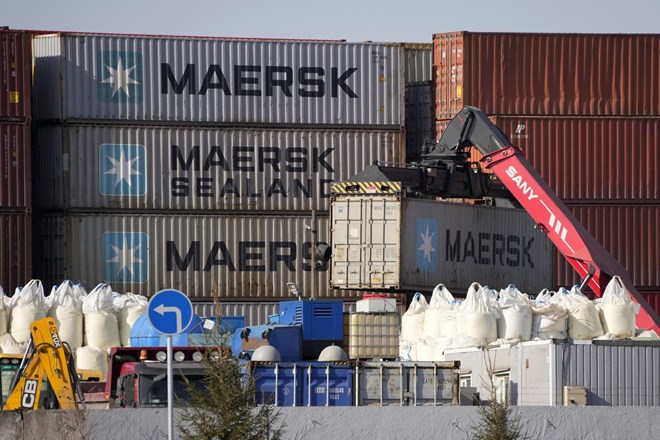 Zaradi pandemije zaprtje Šanghaja, Maersk opozarja na zvišanje transportnih stroškov