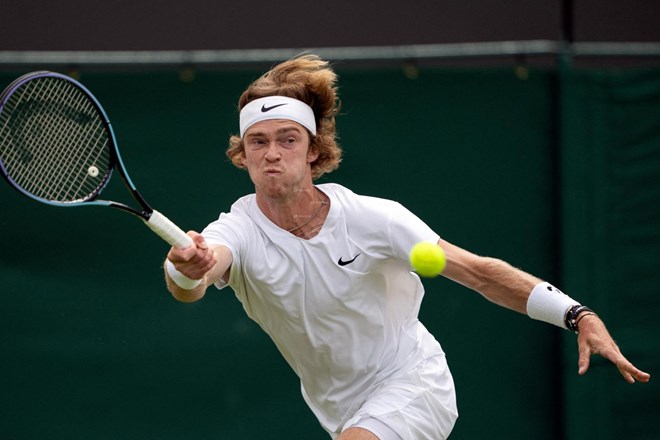 Rubljov prepoved nastopa v Wimbledonu označil za »popolno diskriminacijo«