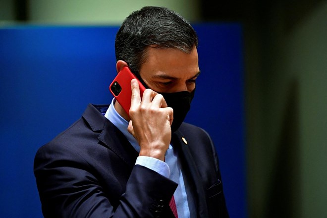 Tudi premier Sanchez je imel v telefonu nepovabljene goste