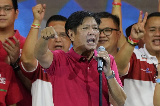 Družini Marcos se obeta vrnitev na oblast