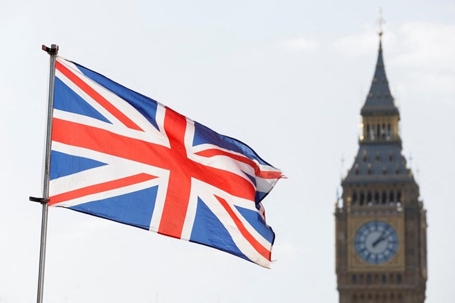 Britanska vlada bo v obravnavo vložila predlog reforme severnoirskega protokola