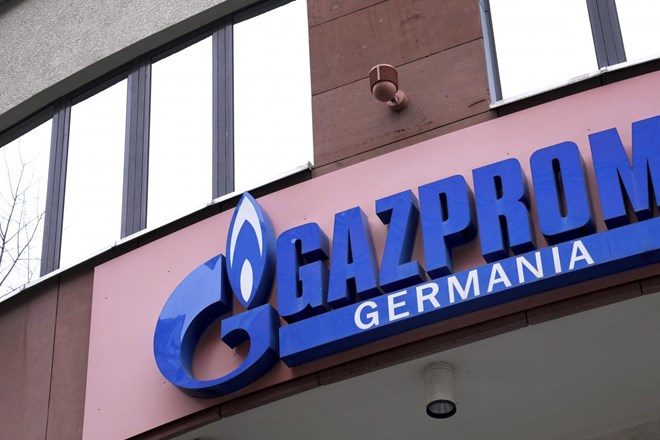 Približno polovica strank Gazproma odprla račune v rubljih