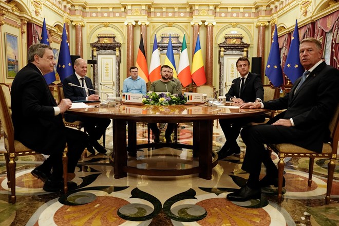 Poziv vladi glede
Ukrajine – polemika, 2.