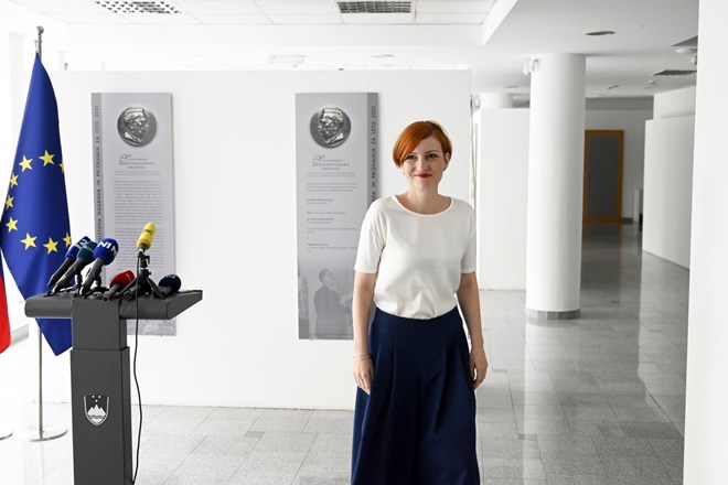 #portret Asta Vrečko, ministrica za kulturo