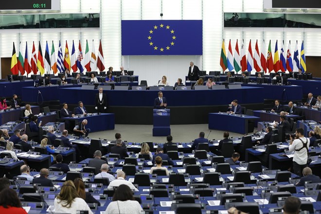 Evropski poslanci podprli vstop Hrvaške v območje z evrom