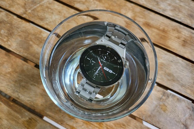 Huawei watch gt 3 pro: Elegantna pametna ura, tudi za potapljače