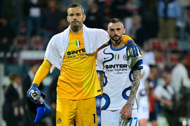 Inter do junija naslednje leto podaljšal pogodbo s Handanovićem