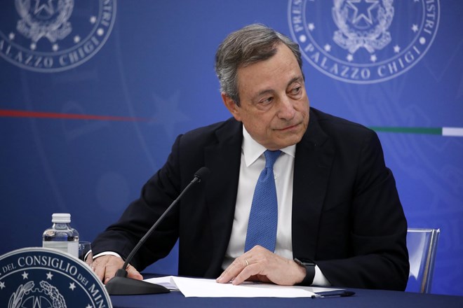 Italijanski premier Draghi naj bi ponudil odstop