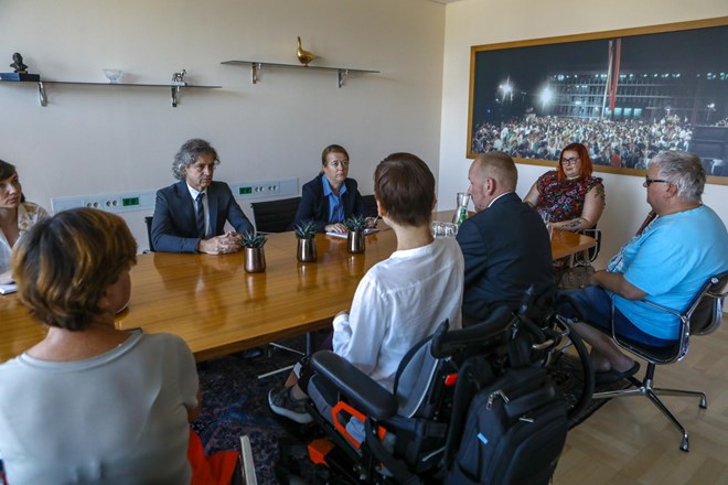 Vlada krepi dialog z invalidskimi organizacijami