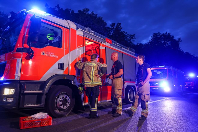 Na stotine gasilcev se bori s požarom na vzhodu Nemčije