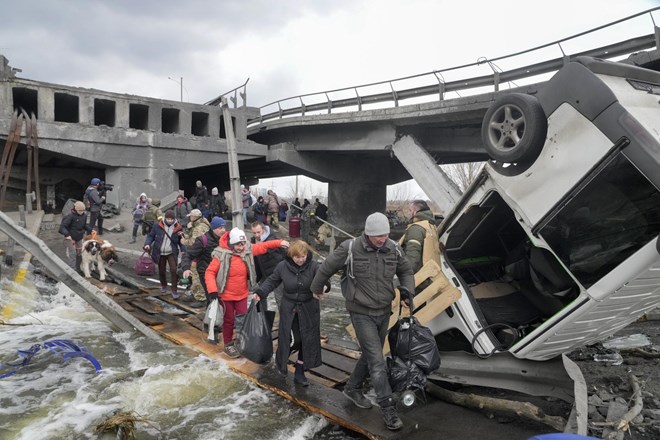 Ukrajina poroča o uničenju še enega mostu na reki Dneper