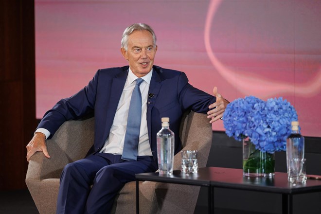 Kdo je na Bled povabil Tonyja Blaira?