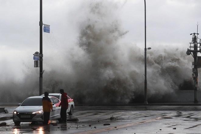 V Južni Koreji po divjanju tajfuna deset mrtvih