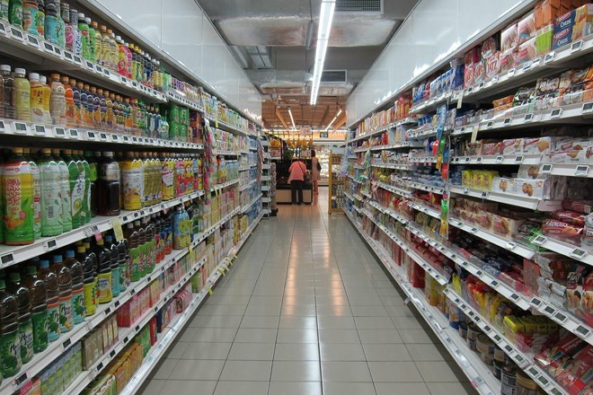 Trgovci na Hrvaškem ob omejitvi cen umikajo s polic nekatera osnovna živila