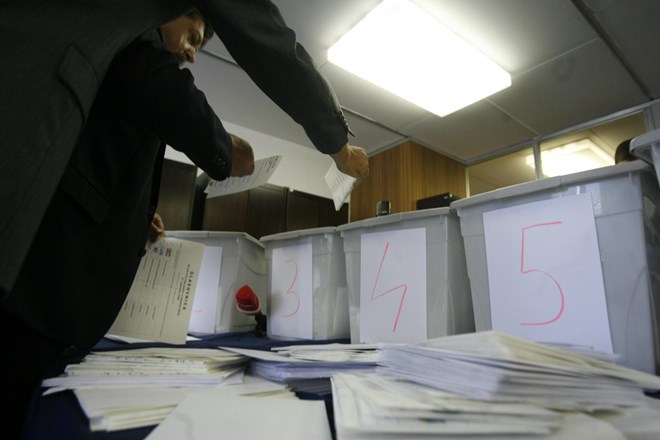Vloženih 1086 vlog za glasovanje iz tujine na predsedniških volitvah