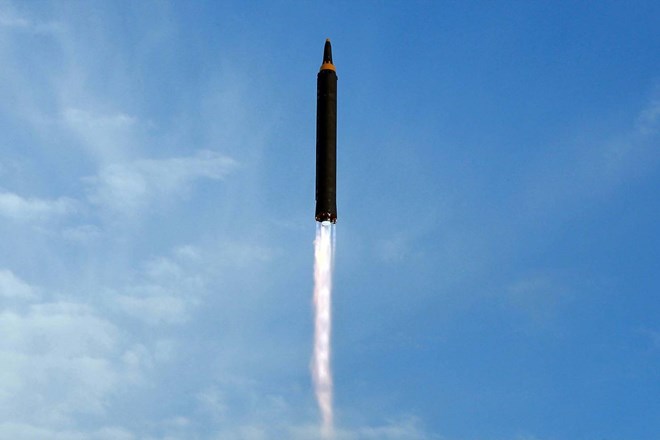 Severna Koreja nad Japonsko izstrelila balistično raketo
