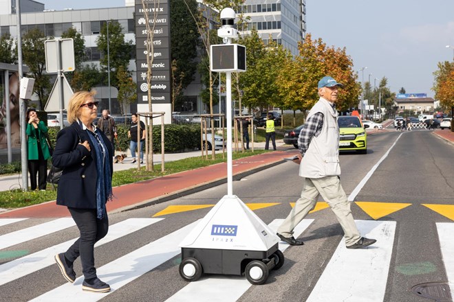 Roboti v prometu: Z željo, da bi bil robot videti kot človek