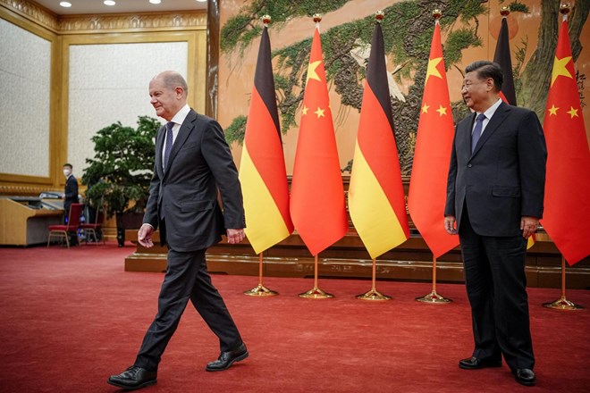 Kanclerjev obisk na Kitajskem zbudil odpor v nemški vladi