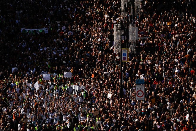Okoli 200.000 ljudi v Madridu v bran javnemu zdravstvu