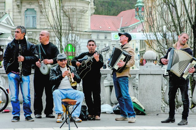 Ulični glasbeniki na barikadah