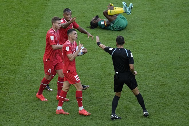 Švica po golu Emboloja do zmage proti Kamerunu