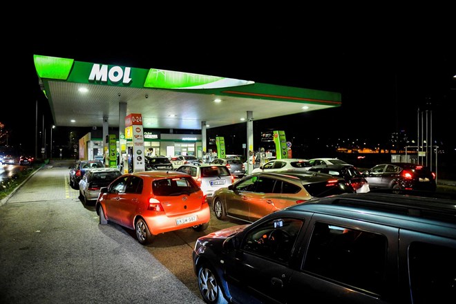 Na Madžarskem zaradi pomanjkanja goriva dolge vrste na bencinskih servisih