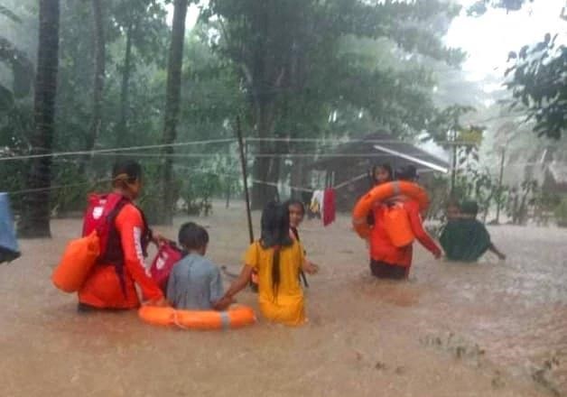 Neurja in poplave na Filipinih zahtevali najmanj 15 življenj


