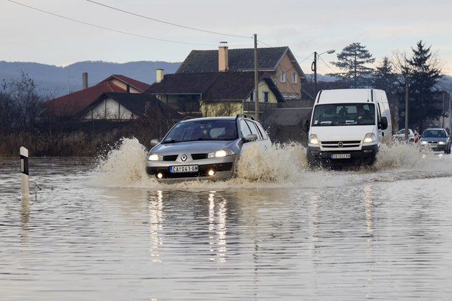 Poplave na Balkanu zahtevale več življenj
