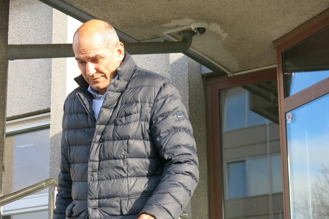 Kranjsko sodišče zavrnilo Janševo tožbo proti tožilki in sodnikom v zadevi Patria