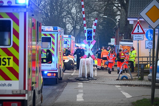 V napadu z nožem na vlaku v Nemčiji dva mrtva in pet ranjenih
