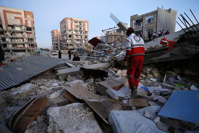 Trije mrtvi in več sto ranjenih v potresu v Iranu