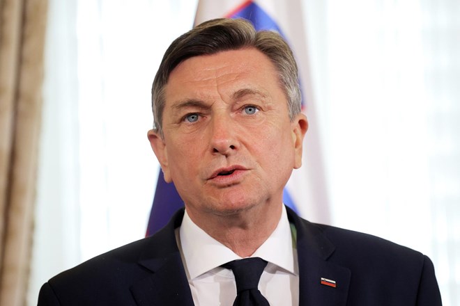 Bivši predsednik Pahor prodaja katro, kupnino bo podaril Inštitutu zlata pentljica