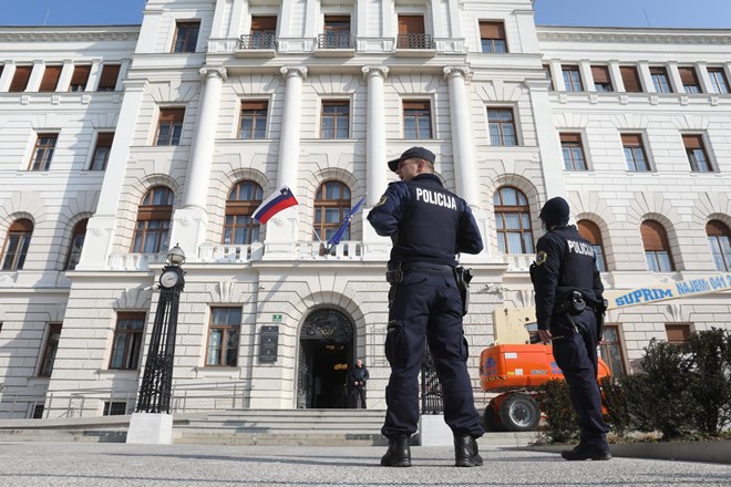 Lažna najava podtaknjene bombe v sodni stavbi v Ljubljani



