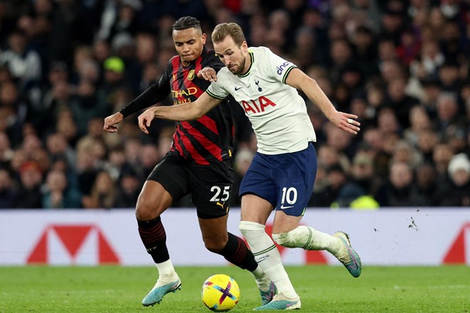 Kane z 267. golom za Tottenham pomagal Arsenalu