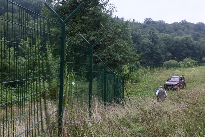 Policija je razkrila traso: 3558 parcel z žico in ograjo od Murske Sobote do Pirana