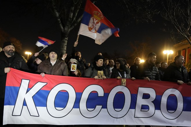 Ultranacionalistični protestniki naj bi pripravljali državni udar v Srbiji