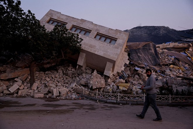 Potres: v Turčiji aretacije zaradi slabe gradnje, v Damask prispela humanitarna pomoč