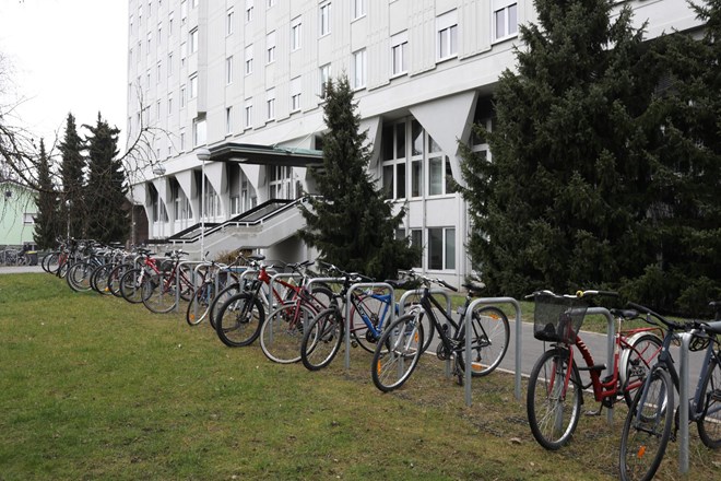 Fakultete s premalo stojali za kolesa